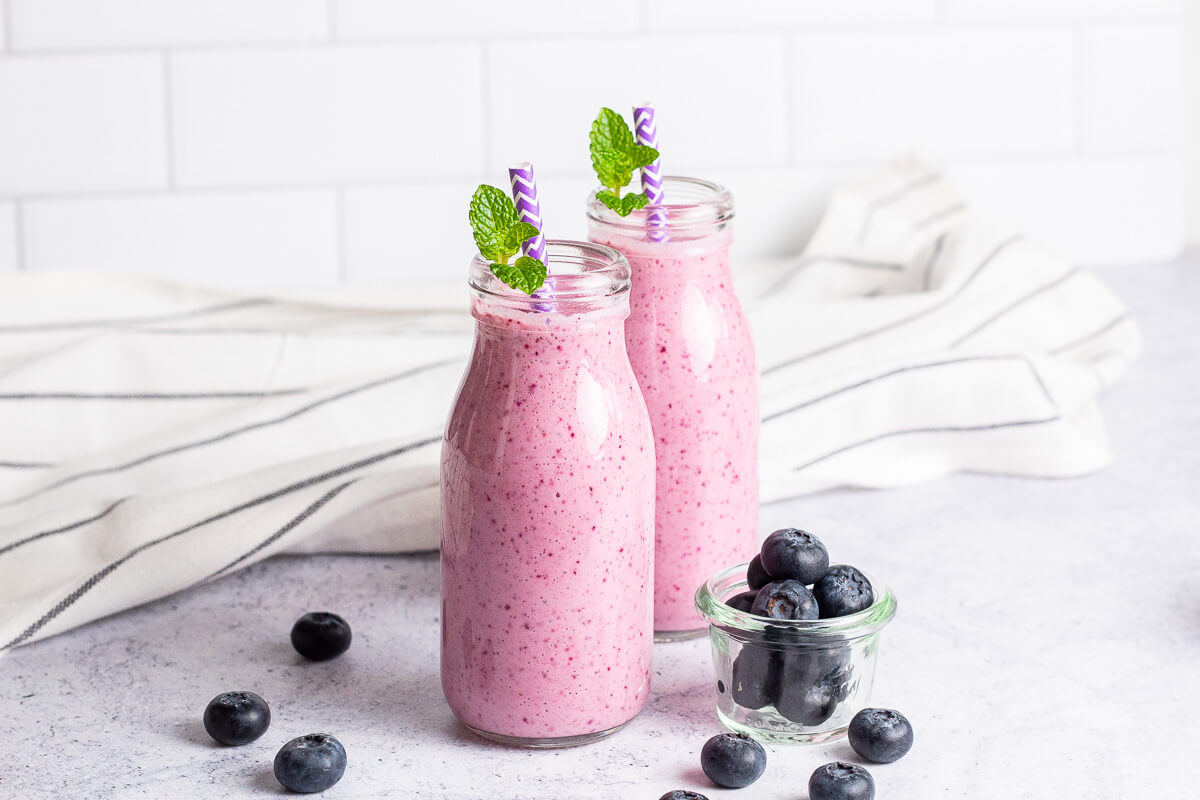 blueberry yogurt smoothie