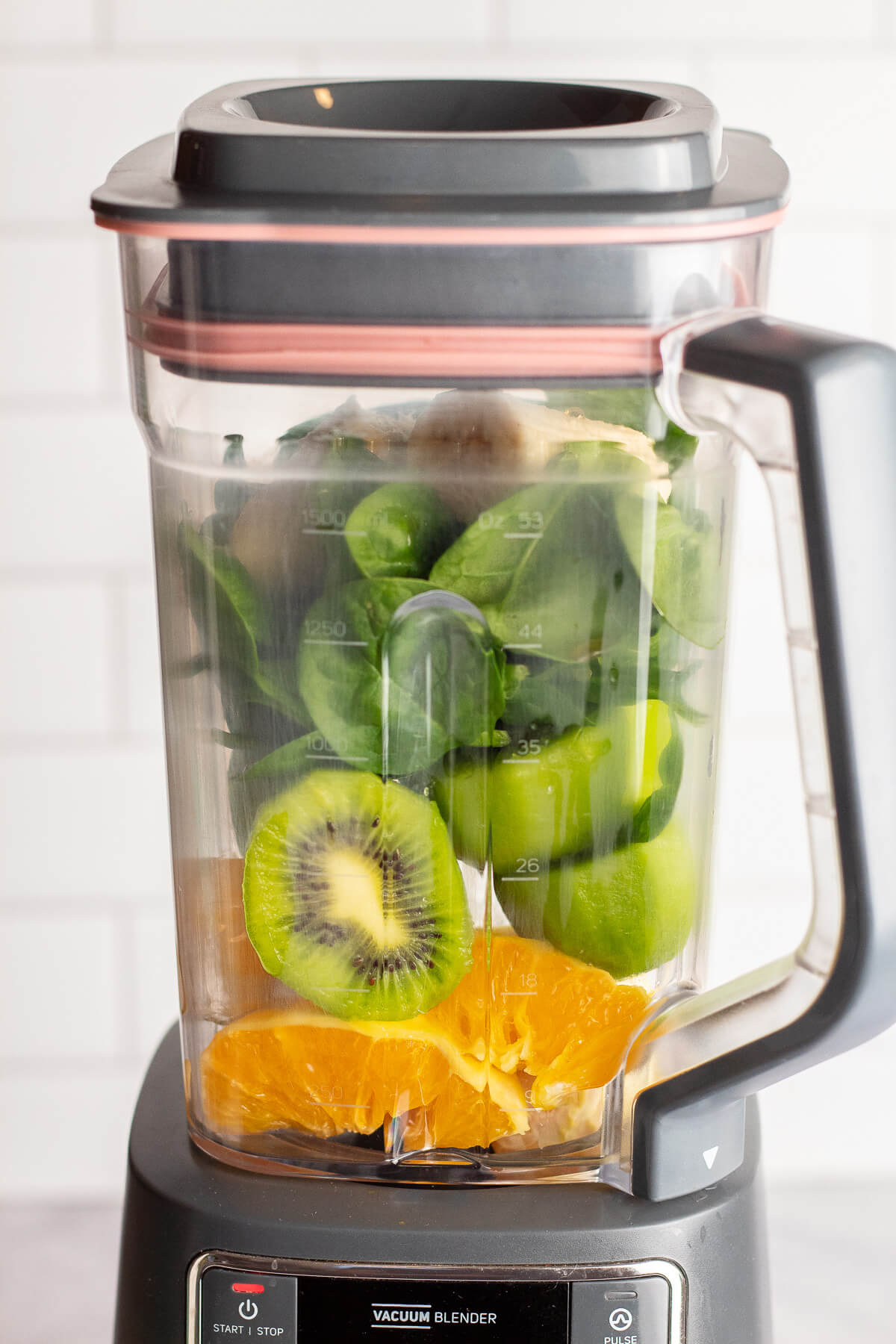 ingredients for kiwi spinach smoothie in a blender