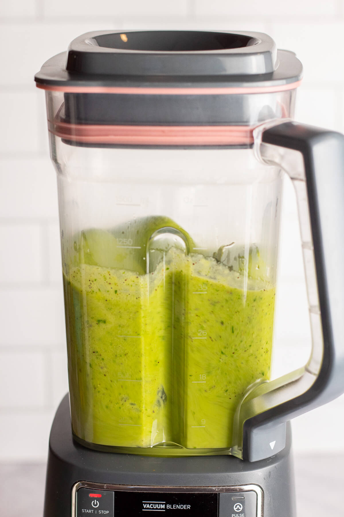 blended ingredients for kiwi spinach smoothie